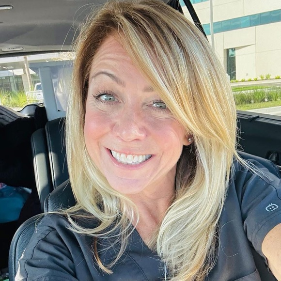 Meet your Posher, Jennifer - Picture 1 of 1